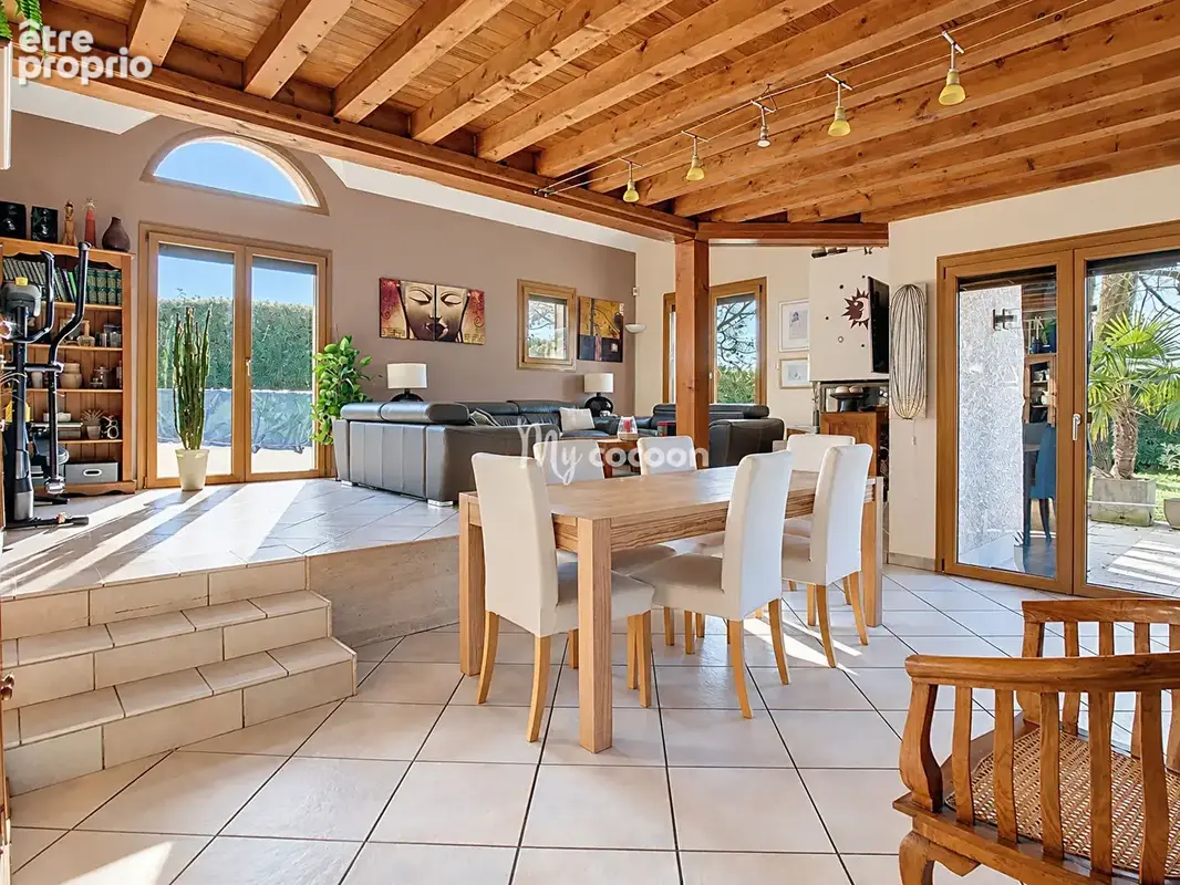Maison - T6 - 177 m² - photo 4