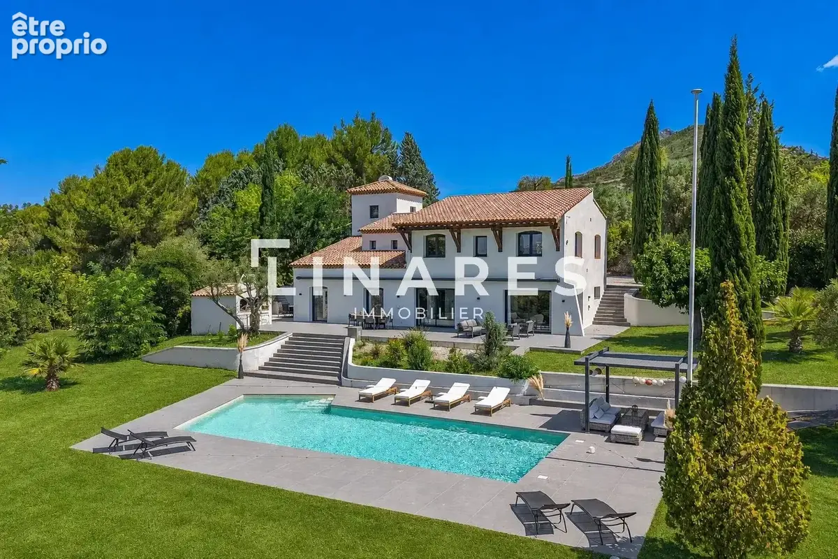 L'ICONIQUE - Villa T6 de 343m² - Dépendance - Piscine - Court de tennis - Terrain de 8000m² - 13420 GEMENOS - photo 1
