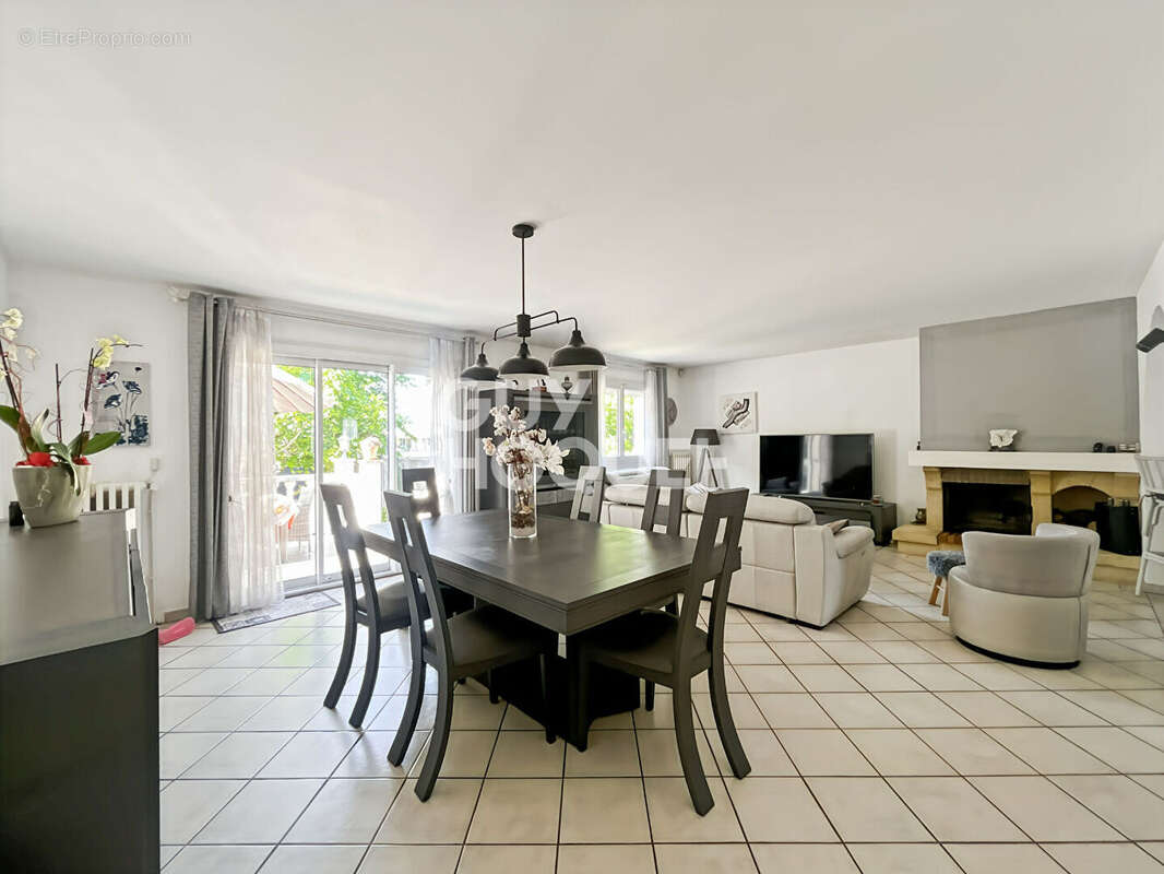 Maison à OZOIR-LA-FERRIERE