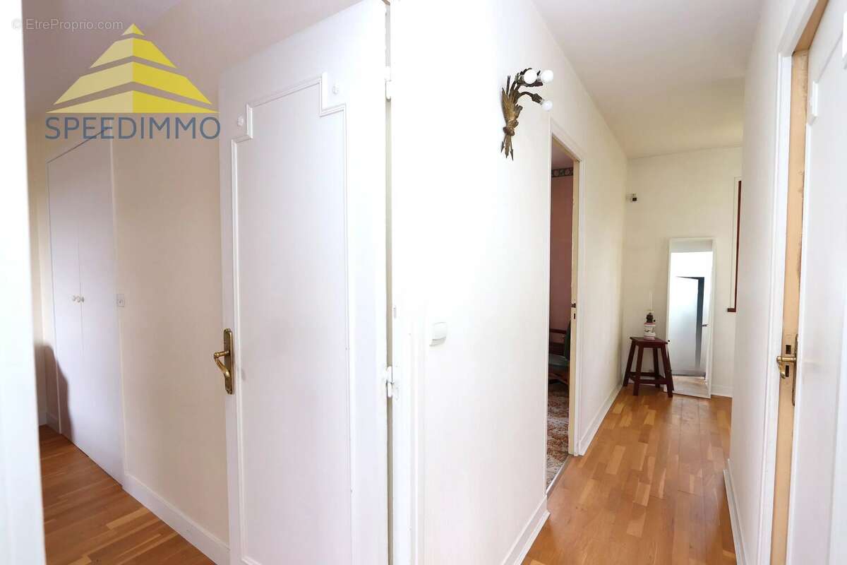 Maison à MANDRES-LES-ROSES