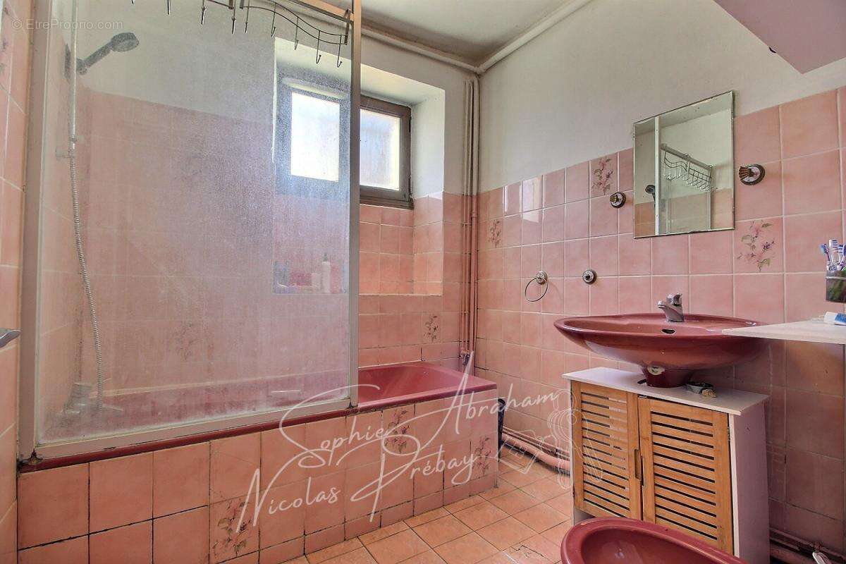 Maison en pierres avec grand terrain et grange - photo 7