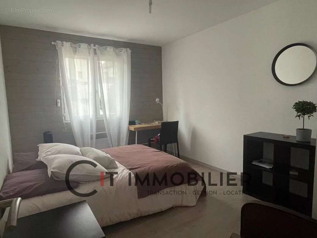 Maison à LA CHAPELLE-DE-LA-TOUR