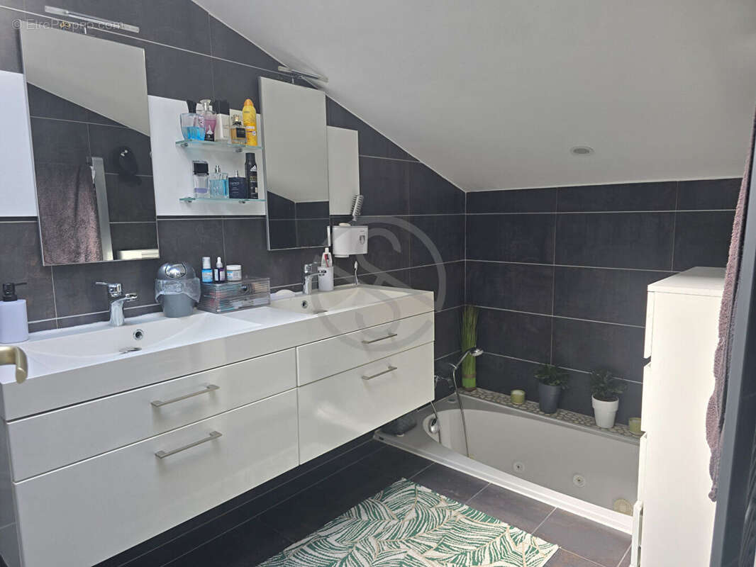 Appartement à LA COTE-SAINT-ANDRE