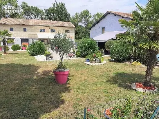 Magnifique propriete de 257 m2 avec 6 chambres, 4 sdb, piscine et un gite de 67 m2 avec 2 chambres !!! - photo 3