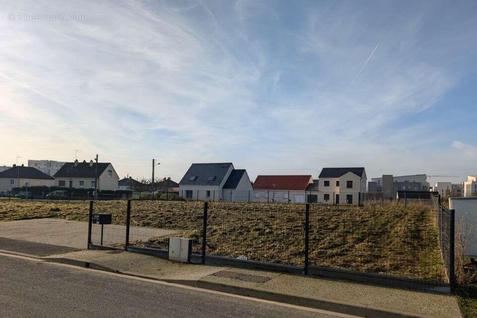 Terrain à LUCE