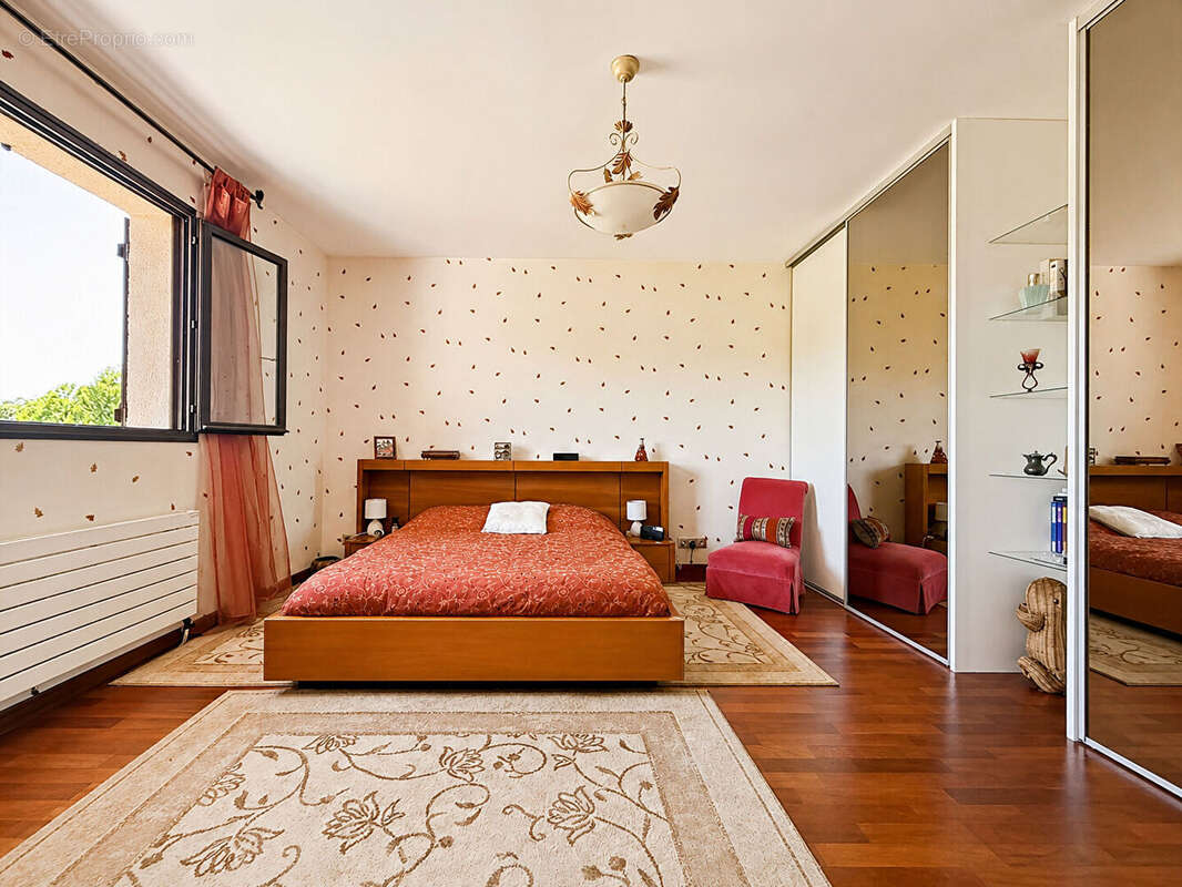 EXCLUSIVITÉ : Maison familiale bon état général au calme absolu à Magonty - photo 11