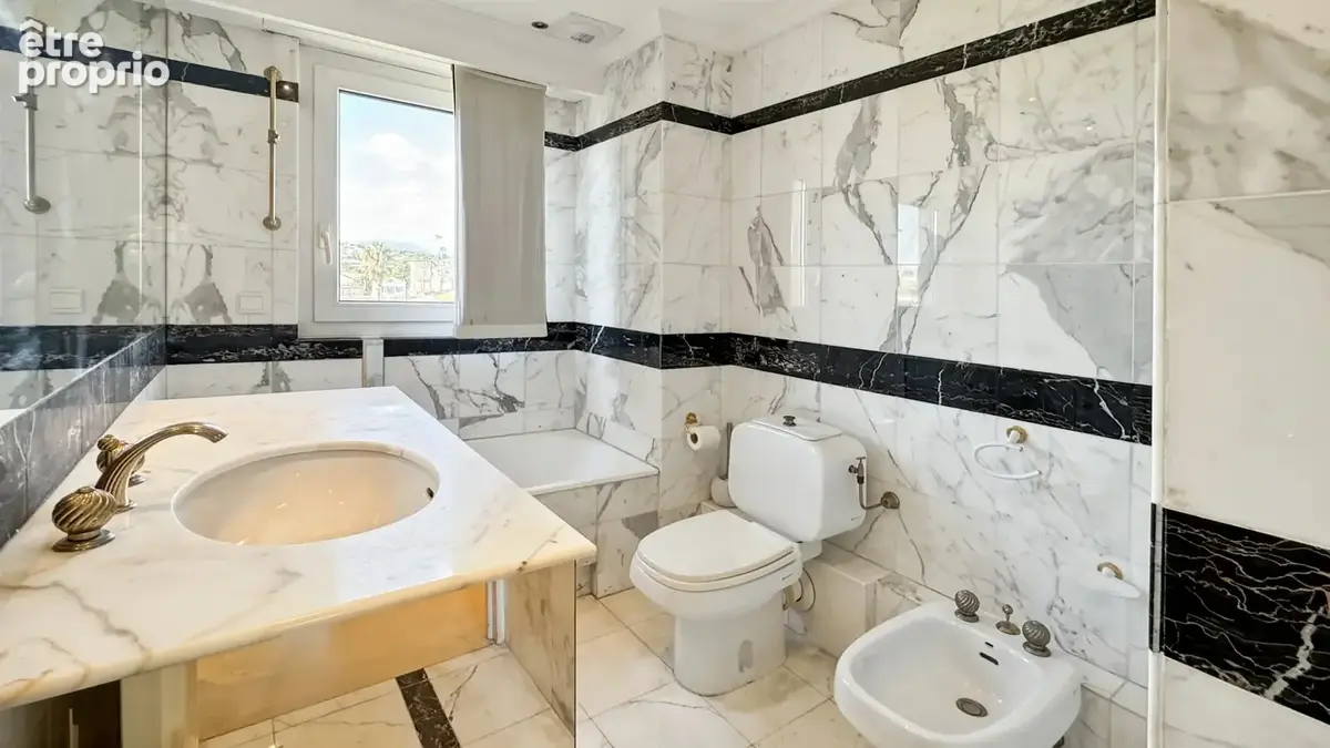 A vendre Golfe Juan grand studio de 33 m2  garage - photo 10