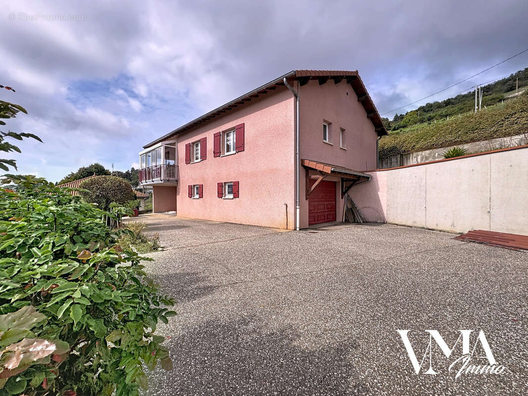 Maison à SAINT-GENIS-L'ARGENTIERE
