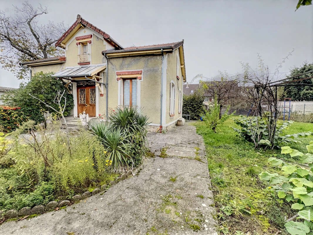 Maison à CHAMPIGNY-SUR-MARNE