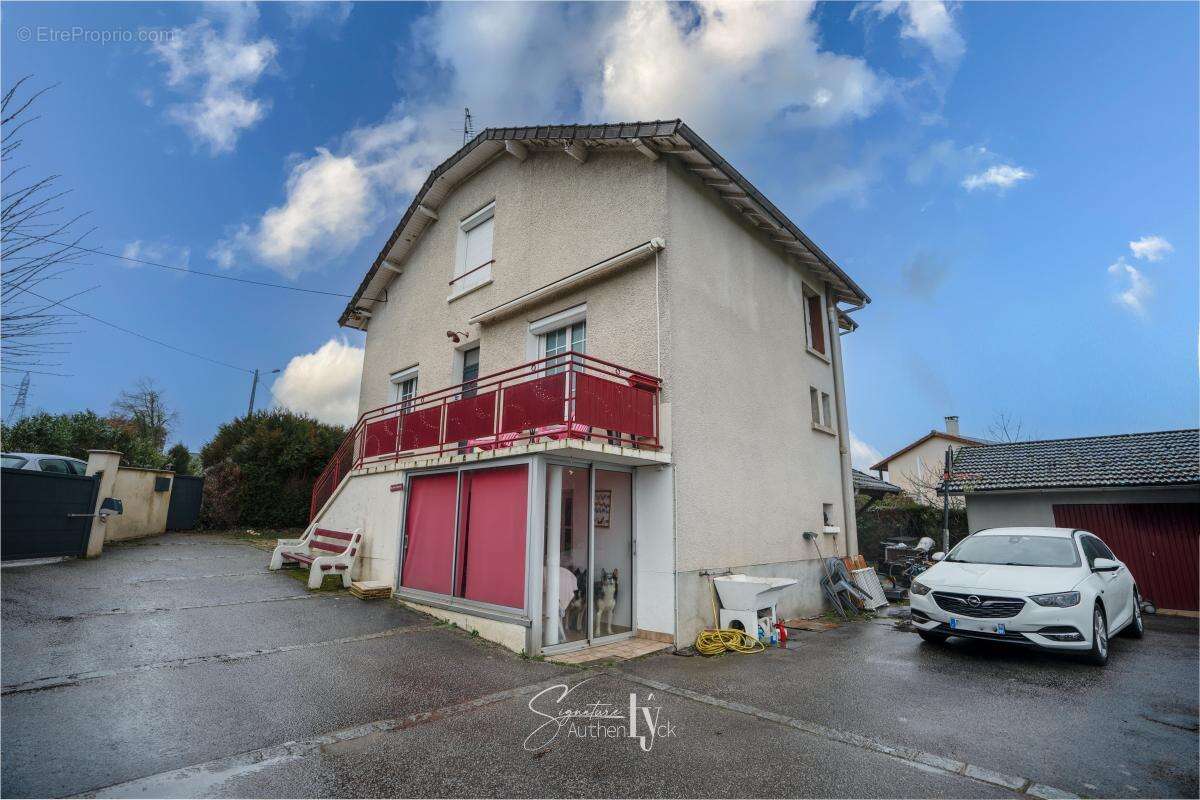 Maison à CONDAT-SUR-VIENNE