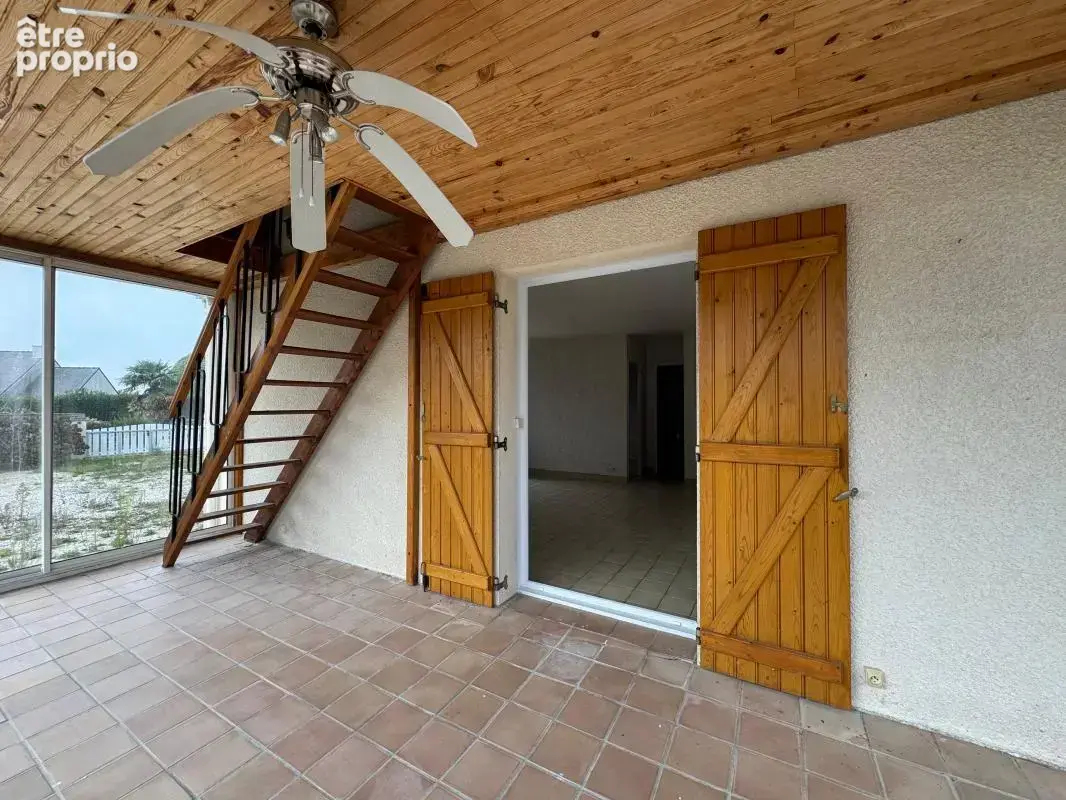 ARZON – Maison avec véranda, jardin arboré et beau potentiel de rénovation - photo 4