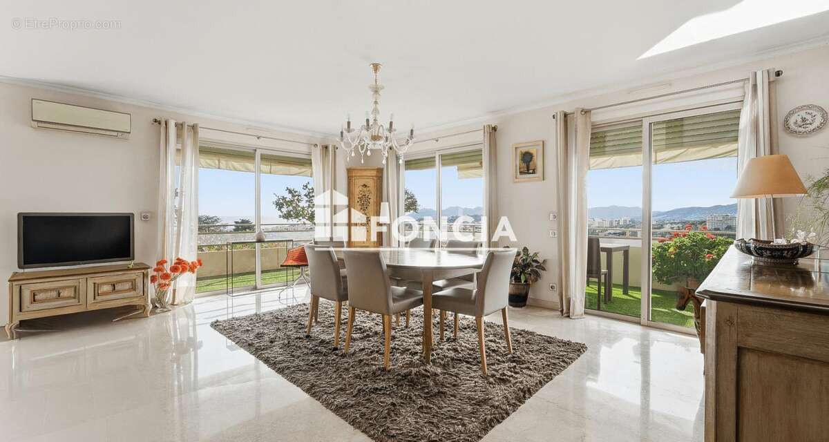 COUP DE COEUR au CANNET! 98m2, pleine VUE MER, avec 100m2 d'extérieur et PISCINE - photo 5