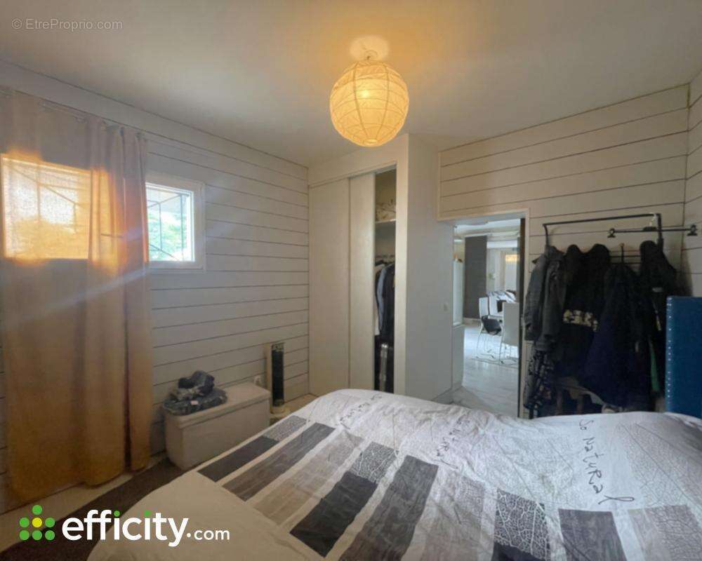 Appartement 155 m² à Saint-Medard-De-Guizieres  - photo 11