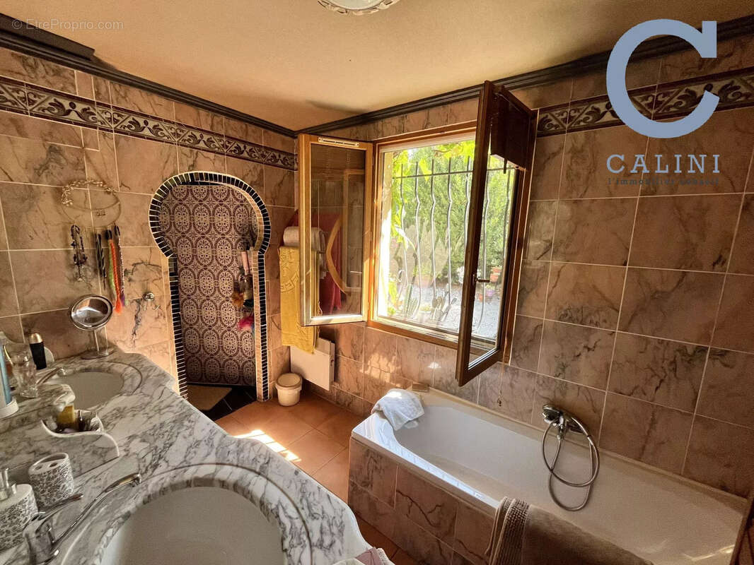 Maison à GARRIGUES-SAINTE-EULALIE