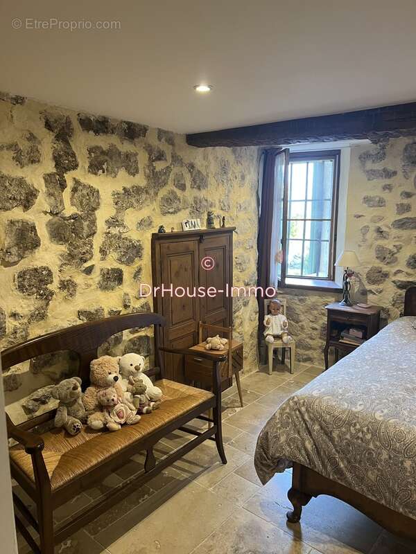 Appartement à GREOLIERES