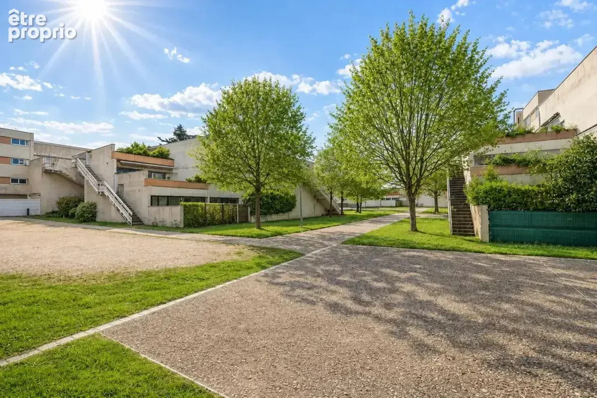 Comme une maison – 4 chambres, jardinet privatif & box – - photo 16