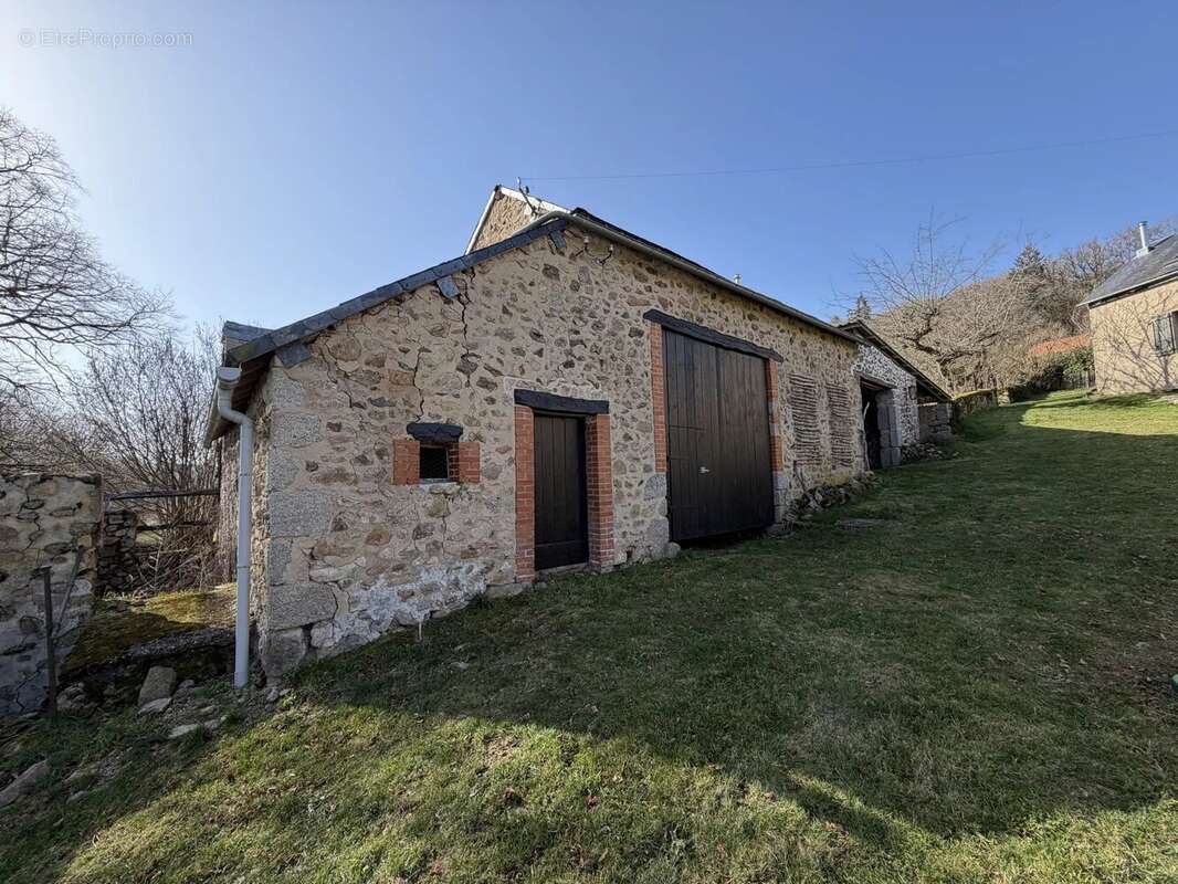 Maison à MONTSAUCHE-LES-SETTONS