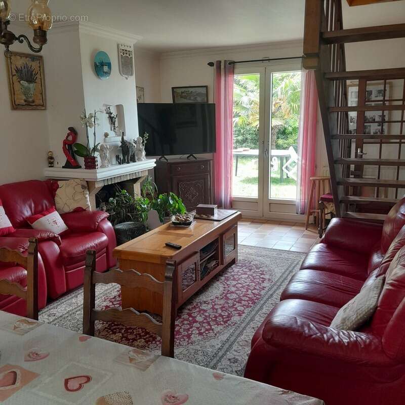 Maison à AIGRE
