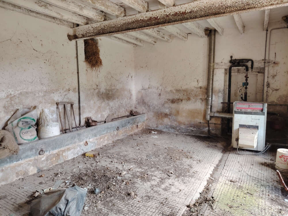 Ancienne fermette à rénover de 130 m² plus grange de 80 m² - photo 8