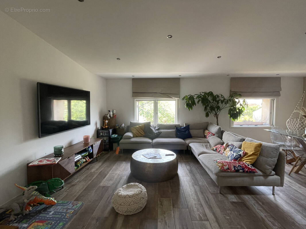 Appartement à LA CRAU