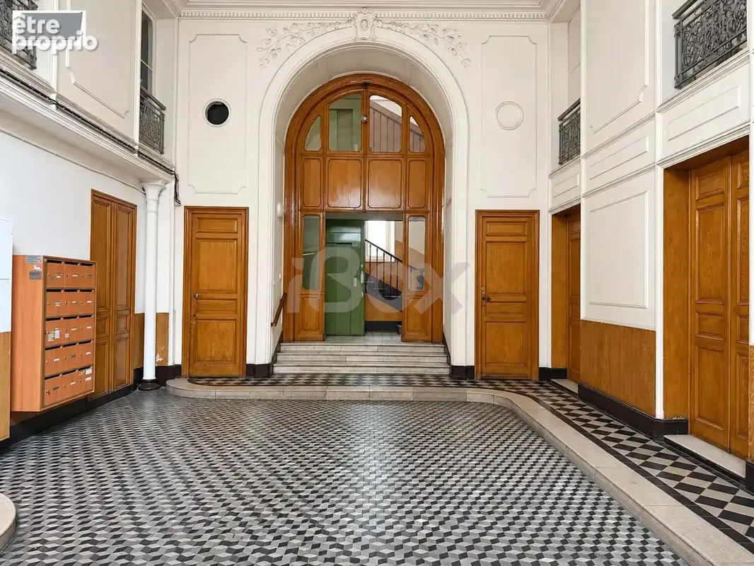 TOULON, Haute-Ville, très joli T2 dans u superbe immeuble Haussmannien - photo 2