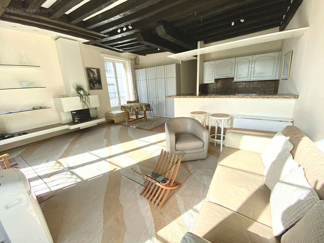 Appartement à PARIS-1E