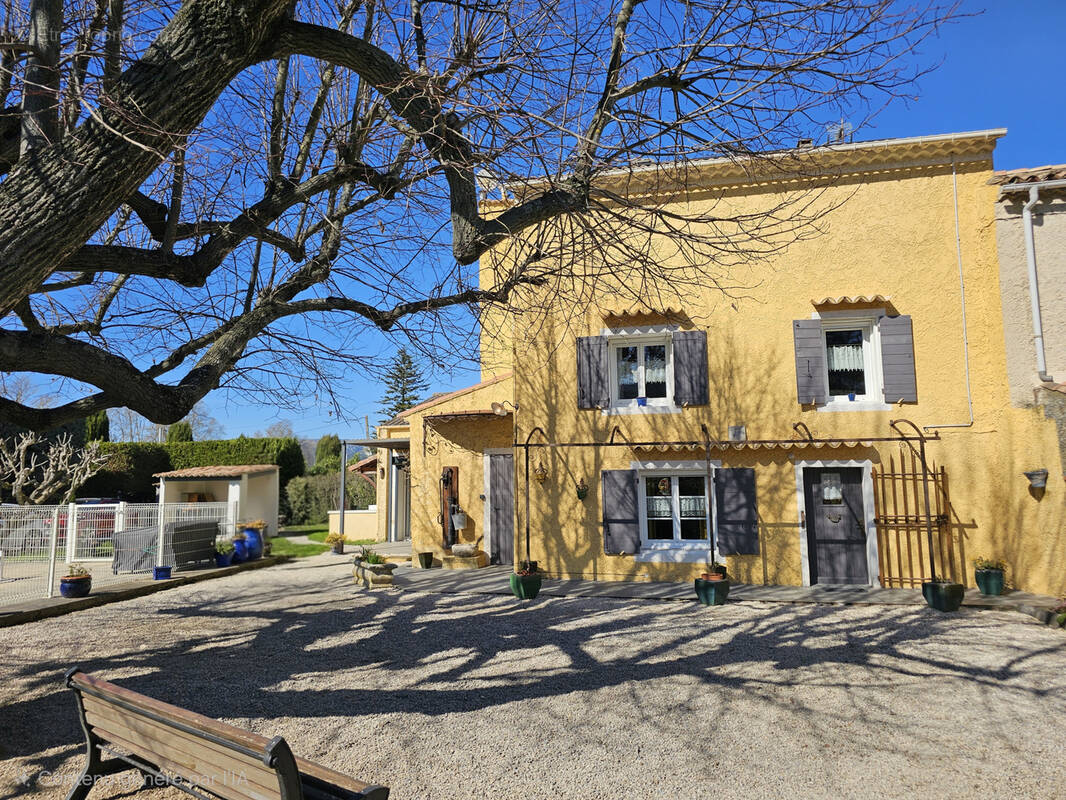 Maison à LA ROQUE-D'ANTHERON