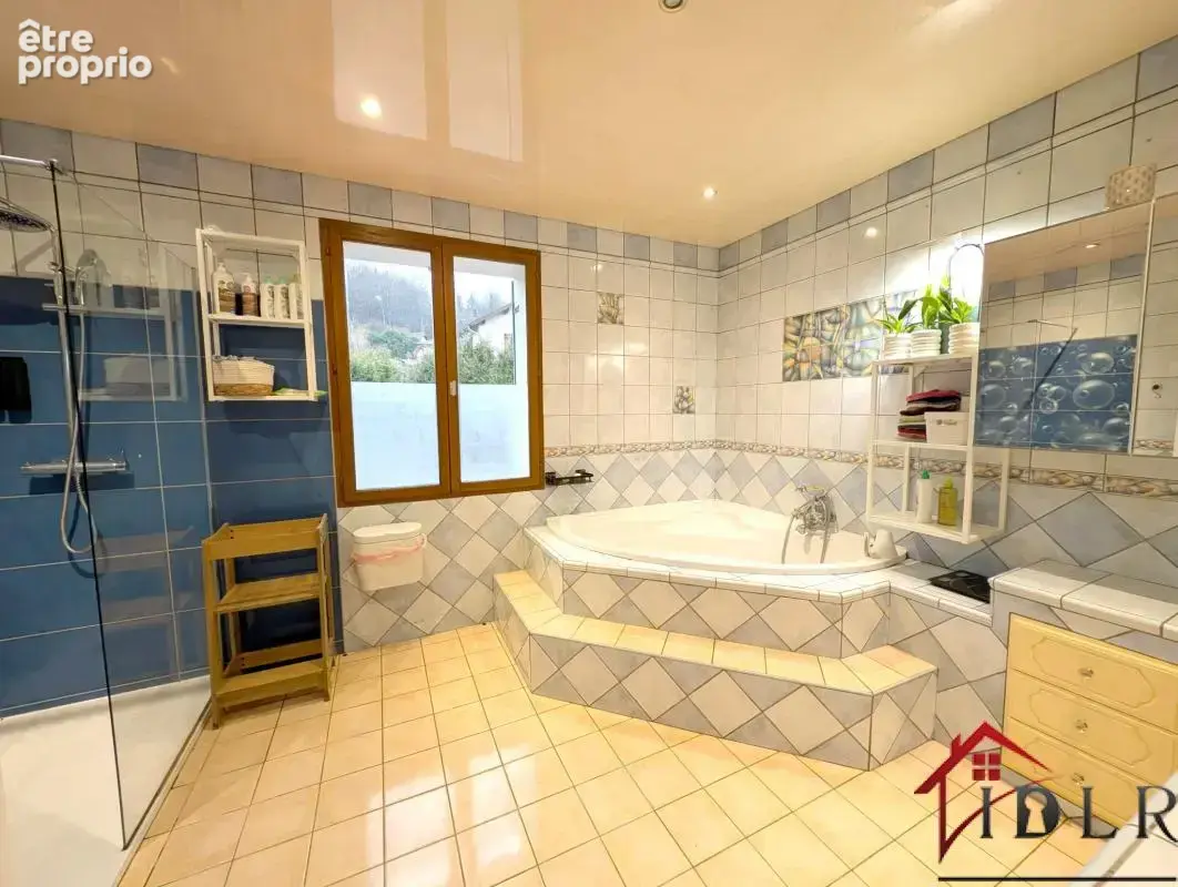 Maison familiale avec piscine, grand terrain et appartement - photo 5