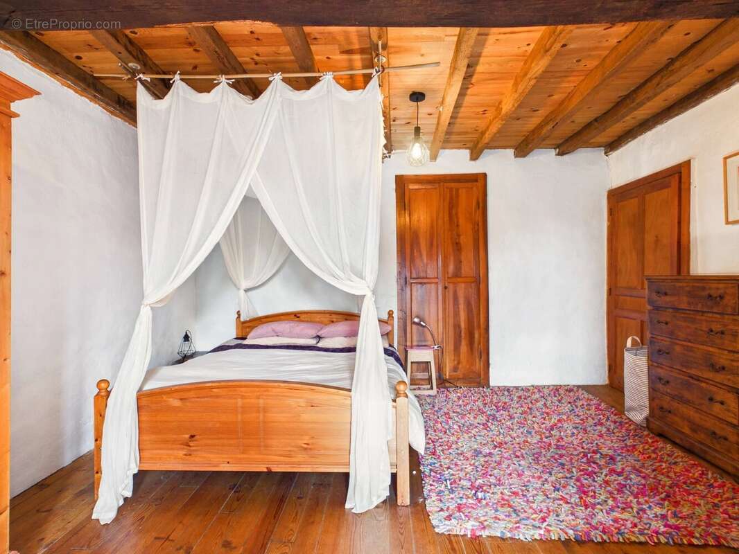 Maison à LA TOUR-BLANCHE