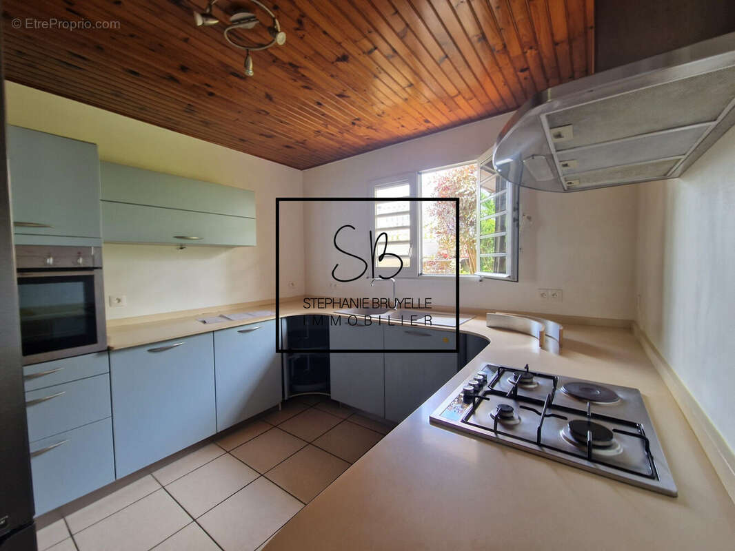 Maison 90 m² à Saint-Pierre  - photo 5
