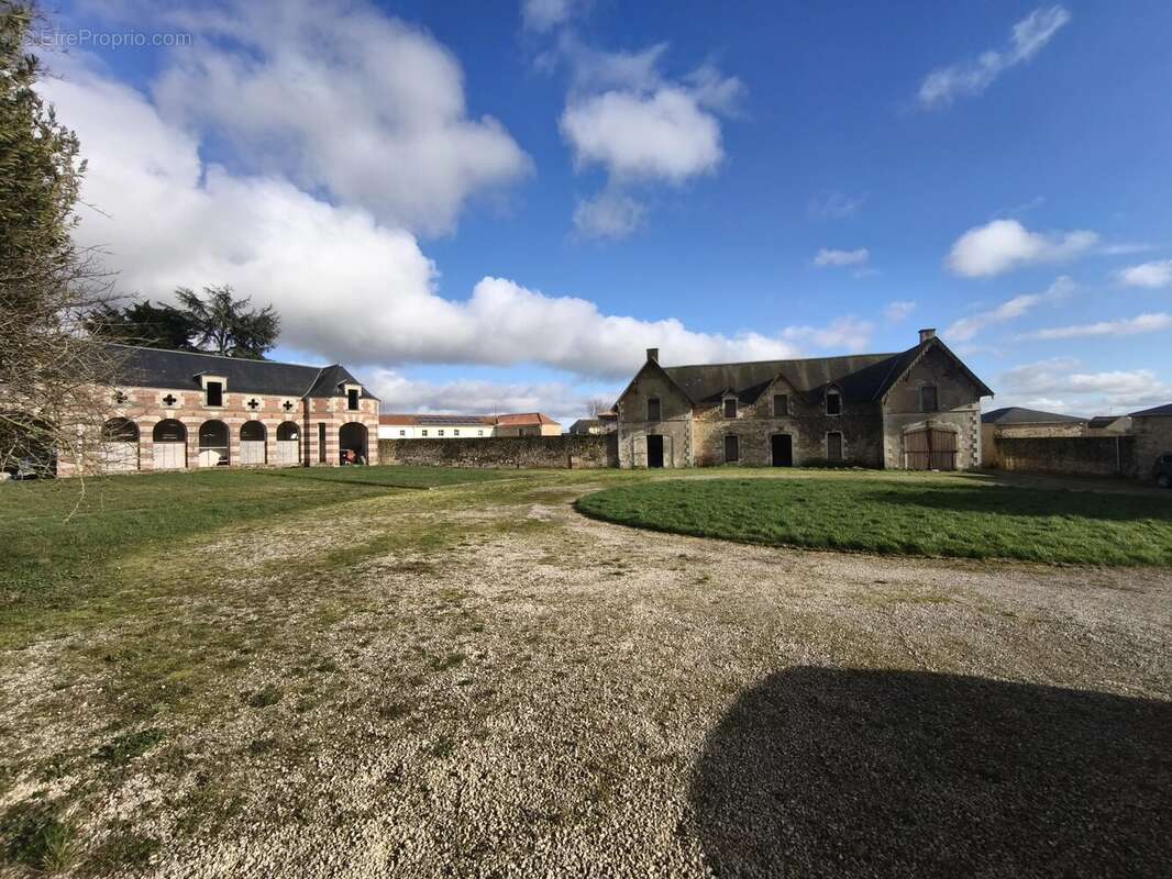 Élégant Château du XIXe siècle avec parc, piscine et maisons d’amis - photo 17