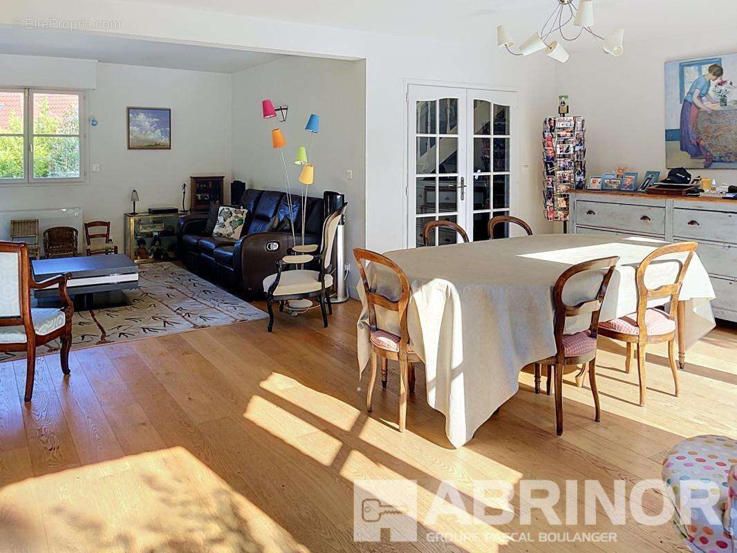 Maison d'architecte individuelle de semi plain-pied de 187 m² habitables - 6 chambres dont une suite parentale - photo 5