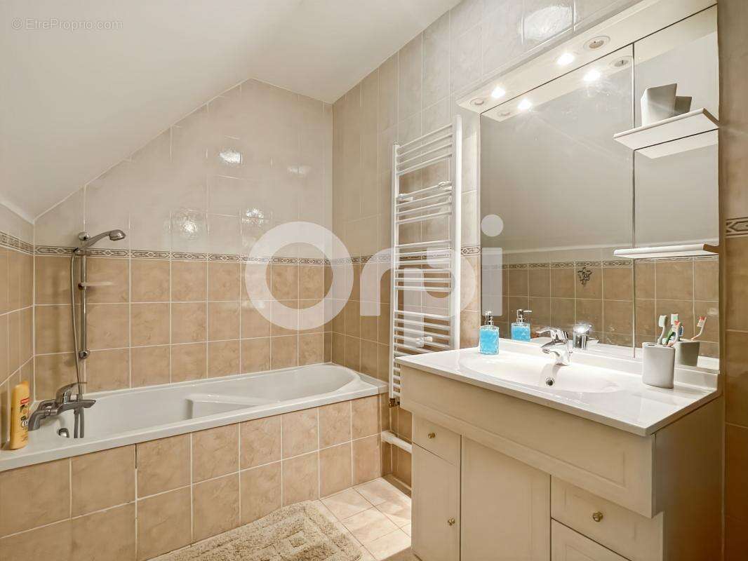 Maison à SAINTE-GEMME-MORONVAL