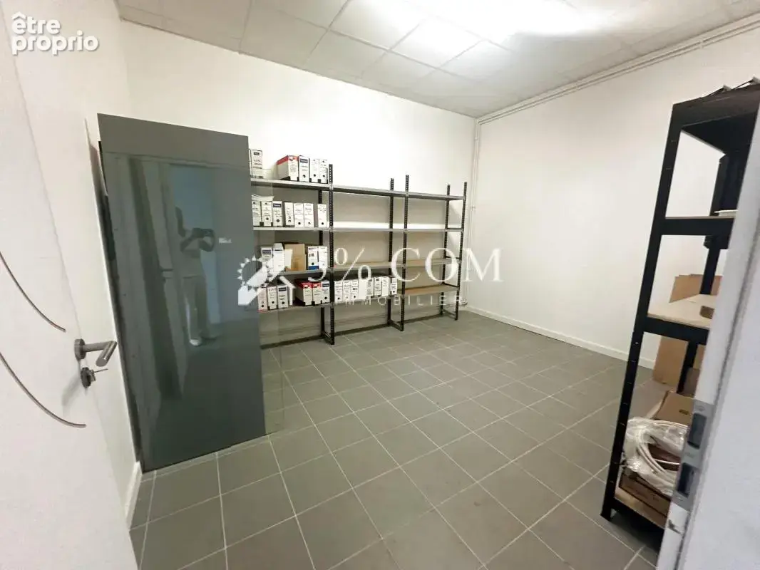 Bätiment professionnel 1728 m2 sur une parcelle de 6949 m2 d - photo 8