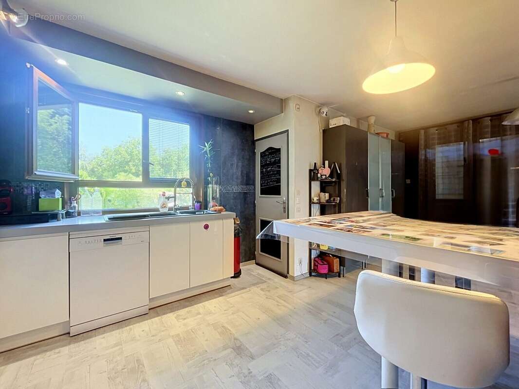 Maison 189 m² à Saint-Romans  - photo 7