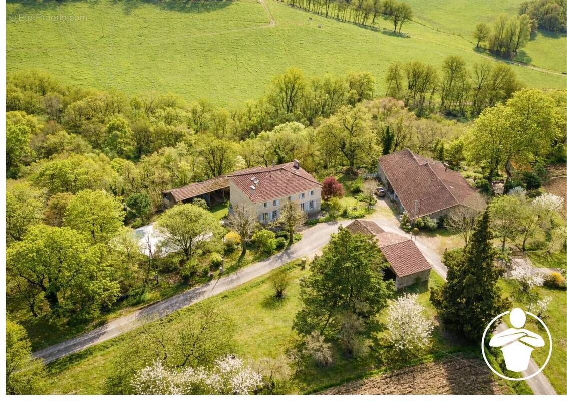 Maison à FREGIMONT