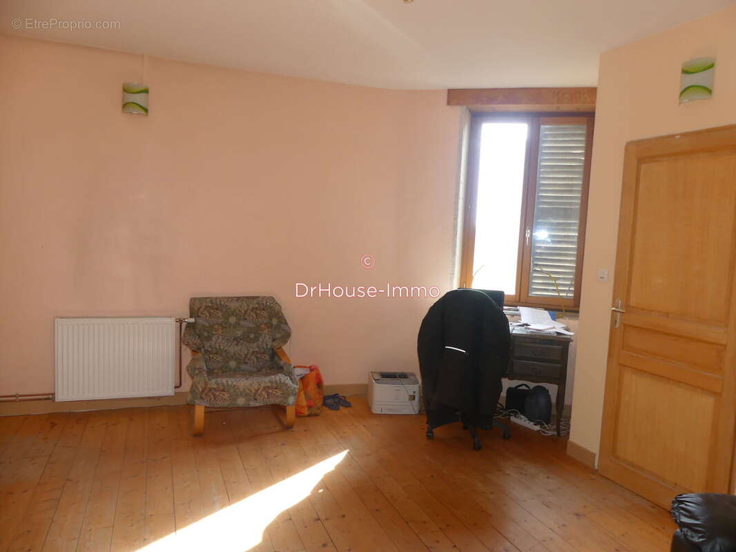 Appartement à LA PACAUDIERE