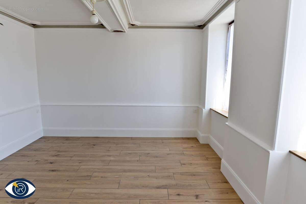 Maison à MONTIGNE-LE-BRILLANT