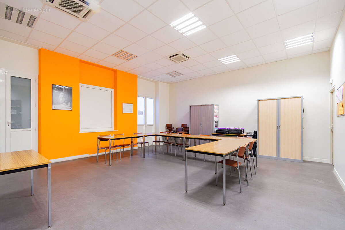 Locaux d'activité. Vente des Murs 300m2 - 13006 Marseille - photo 2