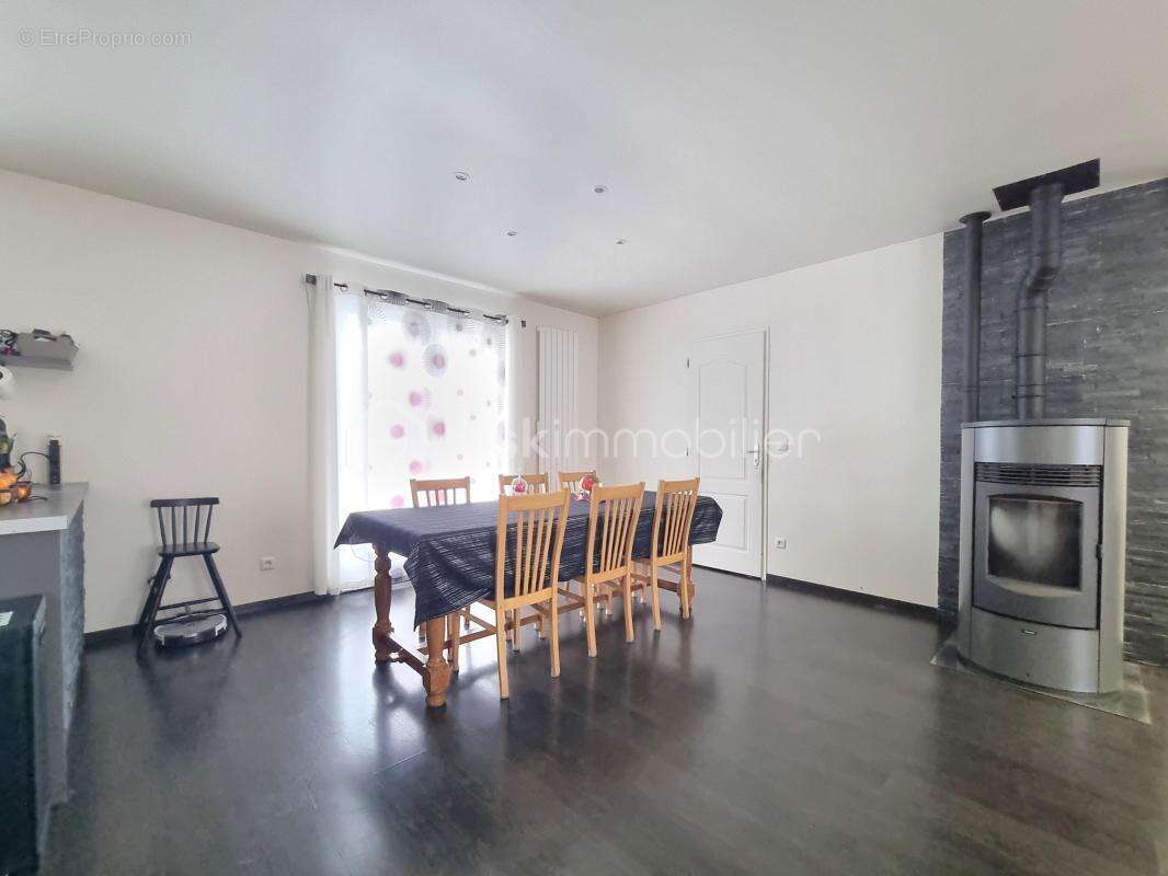 Maison à MONTIGNY-LENCOUP