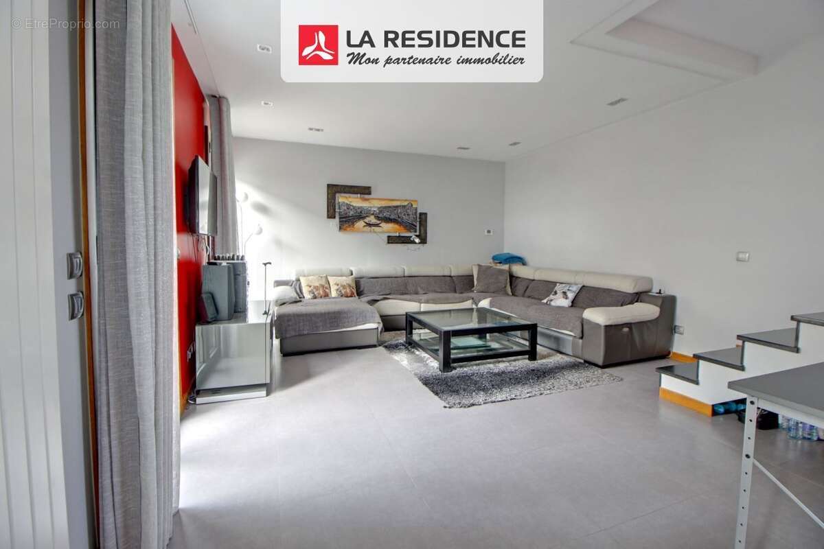 Maison à LES CLAYES-SOUS-BOIS