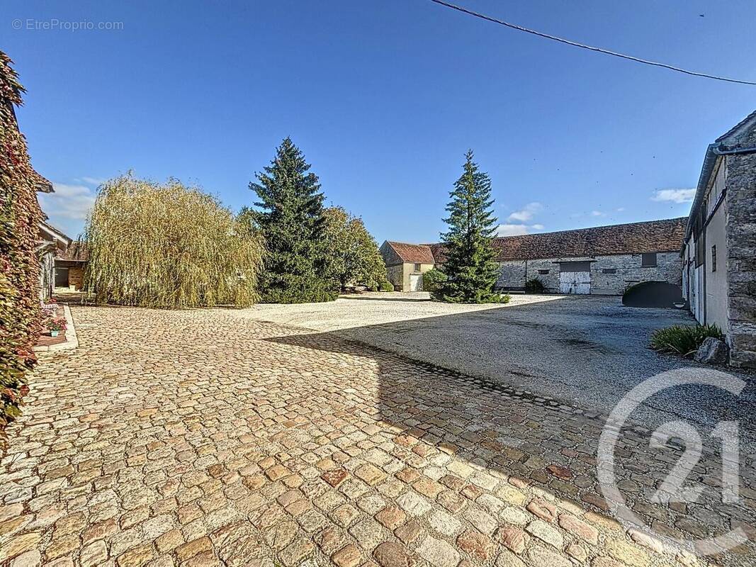 Maison à SAINT-LOUP-DE-NAUD