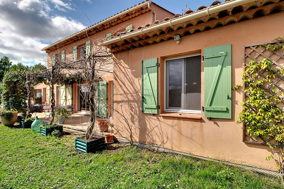 A VENDRE ! VILLECROZE - Maison 147 m² avec piscine et superbe vue dégagée - photo 16