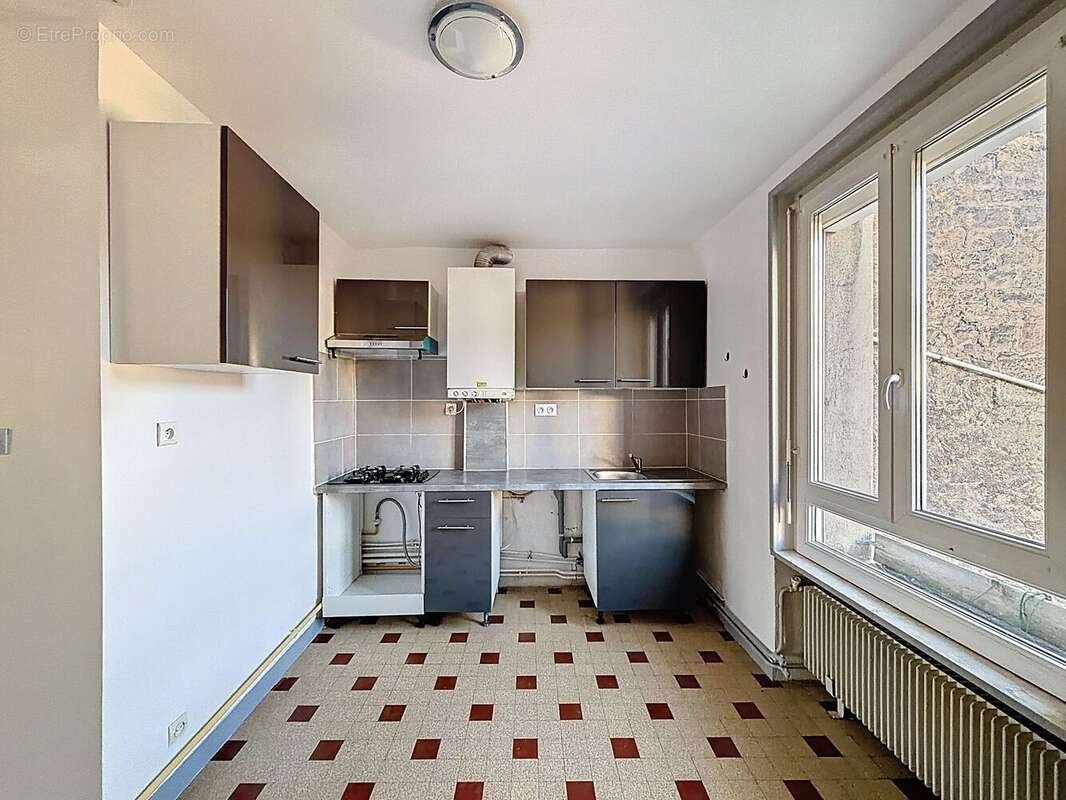Appartement 45 m² à Le Chambon-Feugerolles  - photo 31