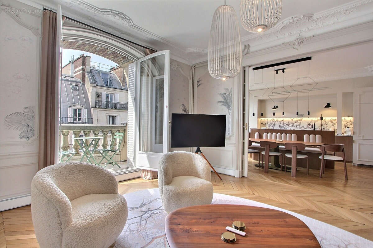Appartement à PARIS-1E