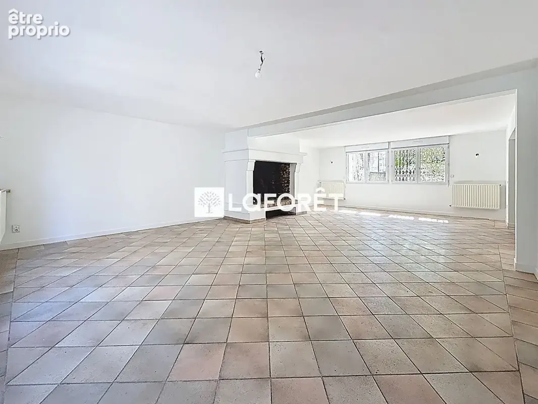 Montreuil la boissiere - maison de 7 pieces sur 185 m² - photo 4