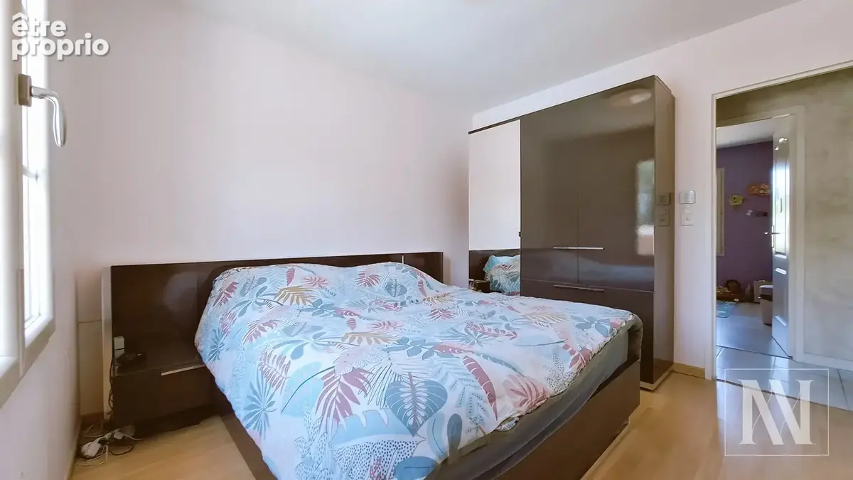 Maison de plain-pied avec piscine et terrain de 1 900 m2 en bord de ruisseau - photo 13