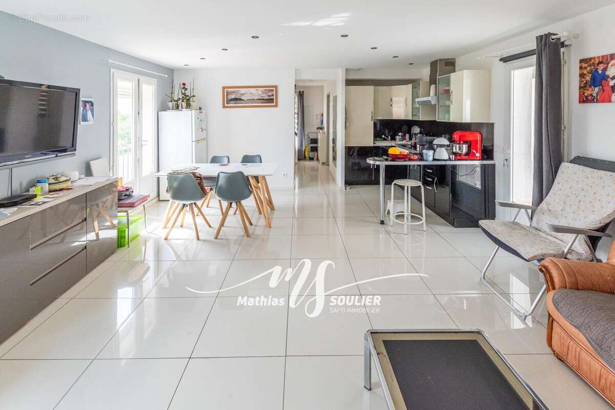 Maison 181 m² à Meyreuil  - photo 3