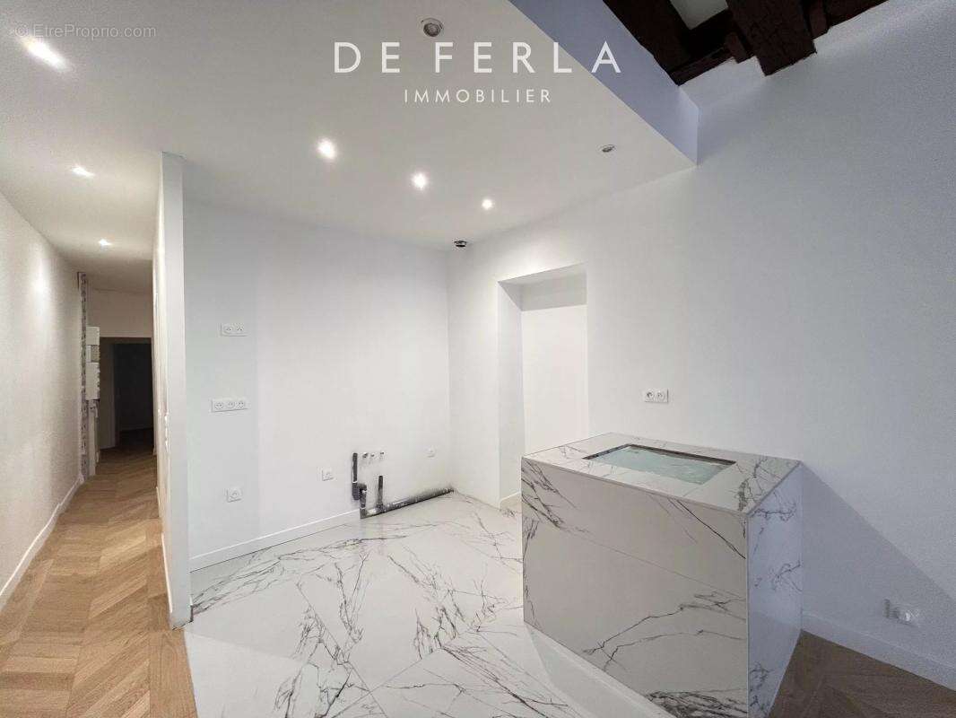 Appartement à PARIS-1E