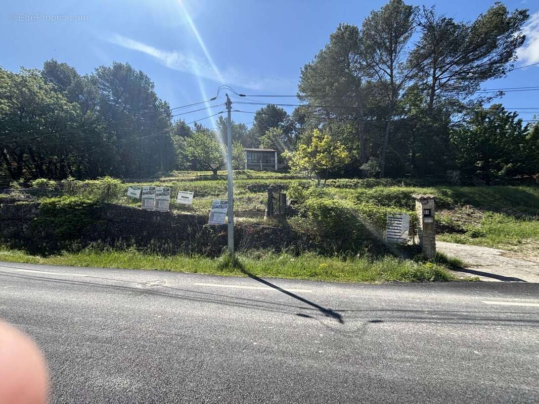 Terrain à LA ROQUE-D'ANTHERON